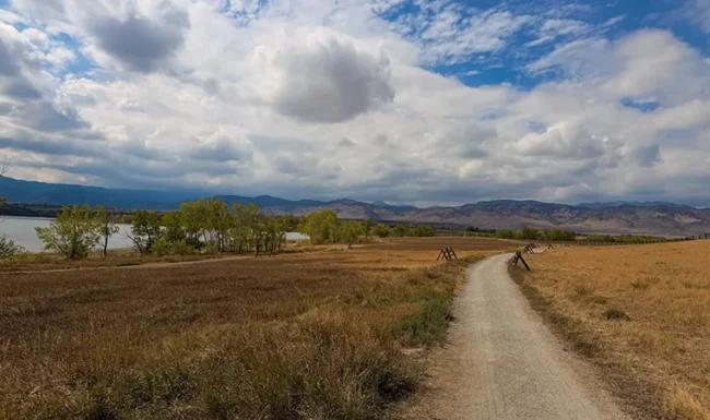 Reservoir-side trail through open grassland at Boulder Reservoir