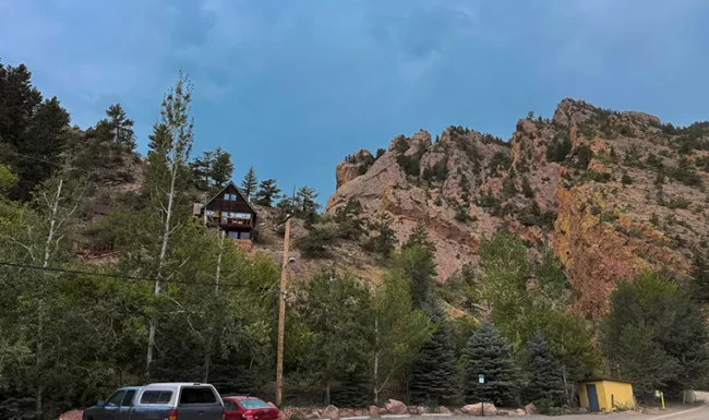 Rocky canyon walls and homes at Eldorado Canyon State Park