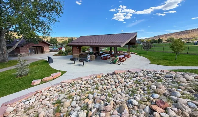 Picnic tables and covered shelter at Bohn Park in Lyons, Colorado