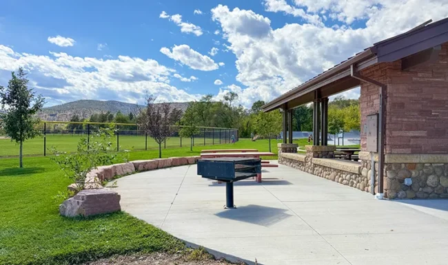Grill and picnic area beside the Bohn Shelter in Lyons, Colorado