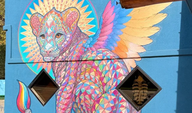 Close-up of lion cat mural artwork in downtown Lyons